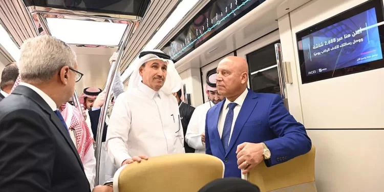 الوزير» خلال زيارته للسعودية: توجيهات رئاسية بالتوسع فى انشاء وسائل النقل الجماعى  الصديقة للبيئة