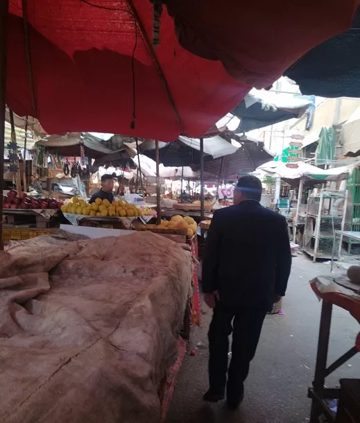 محافظ الدقهلية يتفقد سوق الدراسات بالمنصورة ويتابع الأسعار 4 - جريدة الجمهورية 3 1 - جريدة الجمهورية