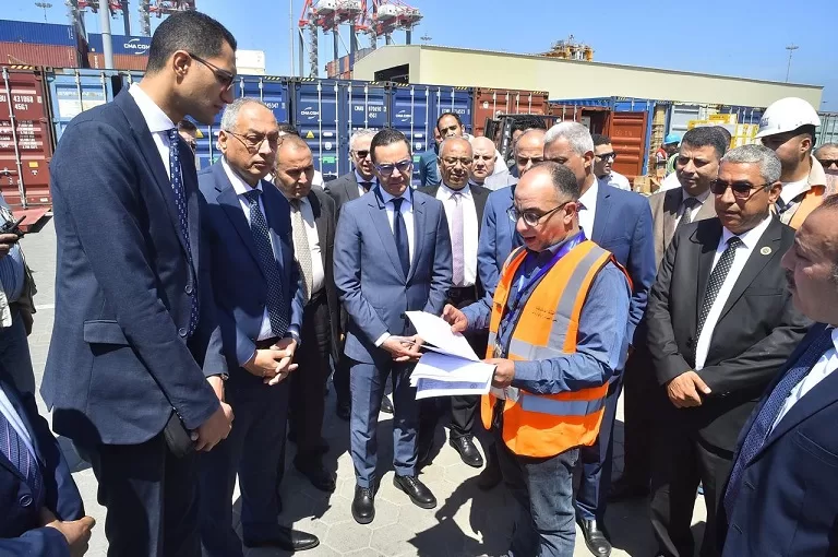 وزير الاستثمار: تطوير الموانئ يساهم في خفض تكاليف الإنتاج وجذب الاستثمارات بالإسكندرية 8 - جريدة الجمهورية 3 2 - جريدة الجمهورية