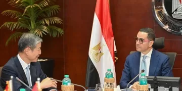 «وزير الاستثمار» و«السفير الصيني» يستعرضان فرص تنمية العلاقات التجارية والاستثمارية