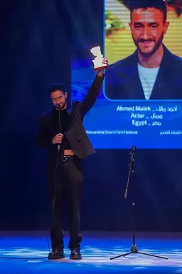 «نجوم الفن» يضيئون سماء الإسكندرية في افتتاح مؤثر وتكريمات استثنائية بـ «مهرجان الفيلم القصير» 5 - جريدة الجمهورية 3 251 - جريدة الجمهورية