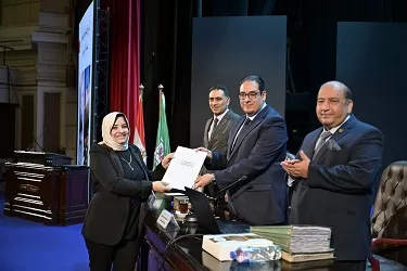 «جامعة القاهرة» تكرم فريق عمل زيارة ماكرون تقديرًا لجهودهم 3 - جريدة الجمهورية 3 296 - جريدة الجمهورية