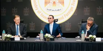 وزير الاستثمار يبحث مع وفد فرنسي تعزيز التعاون الاقتصادي والاستثماري