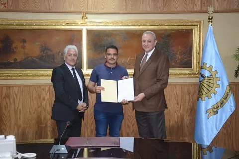 من الهموم إلى الأمل.. «محافظ الغربية» يدعم 36 أسرة بتوفير فرص عمل وتجهيزات مهنية 37 - جريدة الجمهورية 39 1 - جريدة الجمهورية
