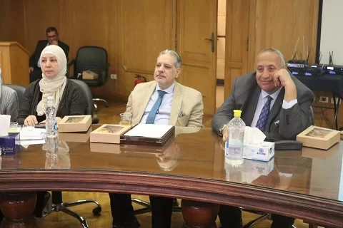 «عميد طب قصر العيني» يؤكد على التطبيق الكامل لبرنامج الامتياز الإلزامي الجديد (2+5) 7 - جريدة الجمهورية 4 163 - جريدة الجمهورية