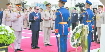 فى الذكرى الـ 43 لتحرير سيناء الرئيس السيسى يضع إكليلاً من الزهور على النصب التذكارى لشهداء القوات المسلحة