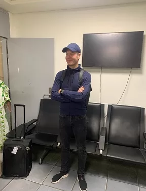 وصول طاقم التحكيم الهولندي لإدارة مباراة «بيراميدز والأهلي» اليوم