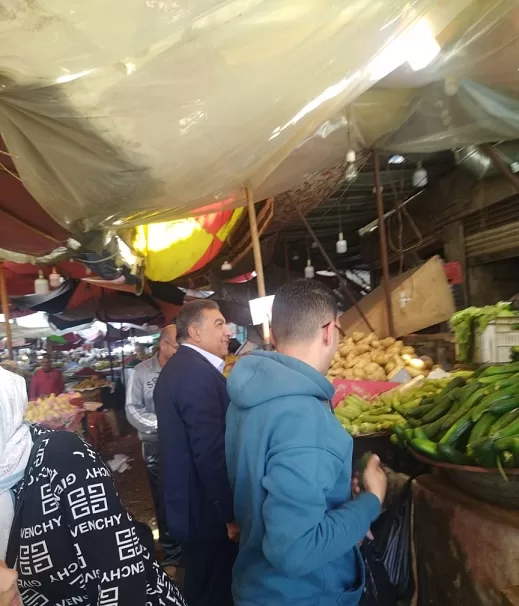 محافظ الدقهلية يتفقد سوق الدراسات بالمنصورة ويتابع الأسعار 5 - جريدة الجمهورية 5 1 - جريدة الجمهورية