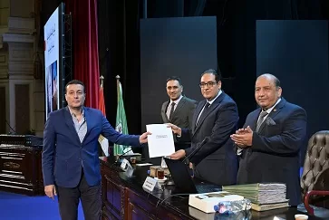 «جامعة القاهرة» تكرم فريق عمل زيارة ماكرون تقديرًا لجهودهم 6 - جريدة الجمهورية 6 182 - جريدة الجمهورية