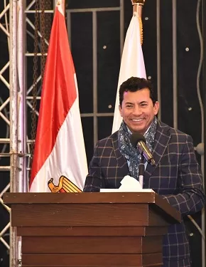 وزير الرياضة يشيد بإنجاز منتخب مصر للتنس الأرضي خلال اتصال هاتفي عقب وصولهم للقاهرة
