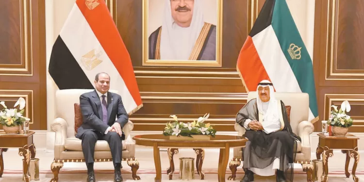 الأمير مشعل وولى العهد فى استقبال السيسى بالمطار الأميرى 1 - جريدة الجمهورية الأمير مشعل وولى العهد فى استقبال السيسى بالمطار الأميرى