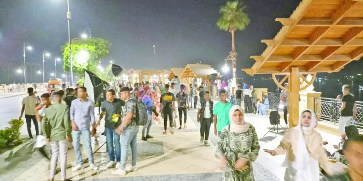 الشواطئ والنيل والمولات والسينمات والحدائق.. مزدحمة: «ثالث أيام العيد».. الفرحة فى كل مكان