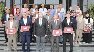 «غنيم» يحتفي بنخبة المتدربين ويكرم أوائل دورات مركز تدريب التنمية المحلية