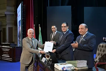 «جامعة القاهرة» تكرم فريق عمل زيارة ماكرون تقديرًا لجهودهم 7 - جريدة الجمهورية 7 134 - جريدة الجمهورية