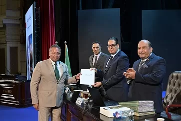 «جامعة القاهرة» تكرم فريق عمل زيارة ماكرون تقديرًا لجهودهم 8 - جريدة الجمهورية 8 106 - جريدة الجمهورية