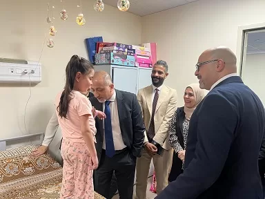 السفير «العكلوك» يتفقد أحوال جرحى ومرضى العدوان الإسرائيلي بـ «معهد ناصر» 8 - جريدة الجمهورية 8 83 - جريدة الجمهورية