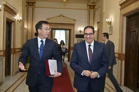 «رئيس جامعة القاهرة» يُهنئ الممثل الجديد لـ «جايكا» ويؤكد عمق الشراكة المصرية اليابانية 3 - جريدة الجمهورية 8 86 - جريدة الجمهورية
