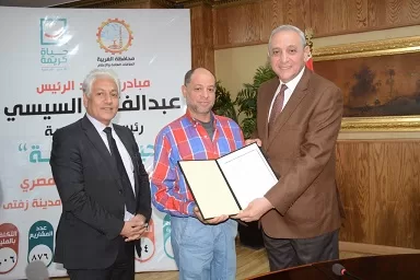 من الهموم إلى الأمل.. «محافظ الغربية» يدعم 36 أسرة بتوفير فرص عمل وتجهيزات مهنية 14 - جريدة الجمهورية 9 32 - جريدة الجمهورية