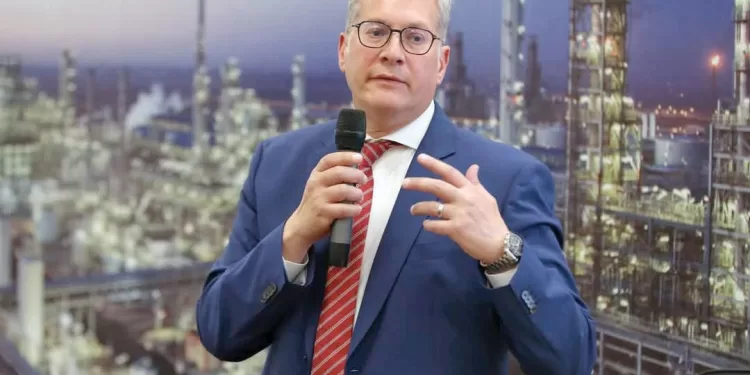 ضبط مركز تعليمى وهمى يمنح شهادات مزورة بمدينة نصر