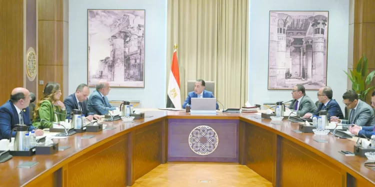 توجيهات رئاسية: حلول حاسمة لوقف تخفيف أحمال الكهرباء خلال الصيف 1 - جريدة الجمهورية وزير الرياضة ومحافظ الجيزة يفتتحان ملاعب نادى الصحفيين