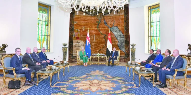 وزير الرياضة ومحافظ الجيزة يفتتحان ملاعب نادى الصحفيين