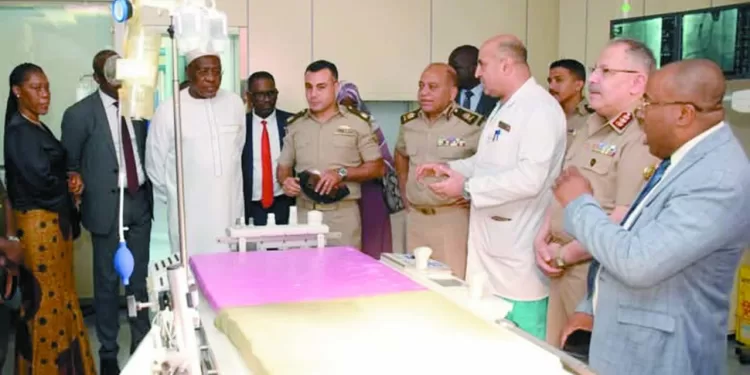 وفد السفراء الأفارقة يزور مجمع الجلاء الطبى 1 - جريدة الجمهورية «ابن النيل».. أسطورة الجيل