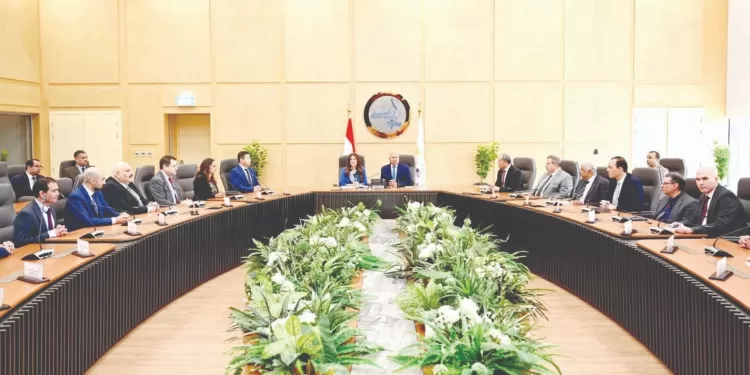 تحديث أسطول السكة الحديد تطوير 100 جرار «هنشل» بتكلفة 235 مليون دولار