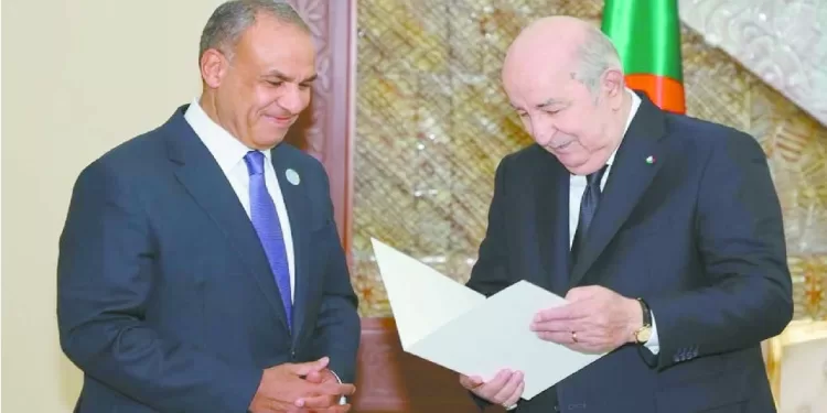 سلمها وزير الخارجية.. وتتناول العلاقات الثنائية بين البلدين الشقيقين: رسالة من الرئيس إلى نظيره الجزائرى 1 - جريدة الجمهورية سلمها وزير الخارجية.. وتتناول العلاقات الثنائية بين البلدين الشقيقين: رسالة من الرئيس إلى نظيره الجزائرى