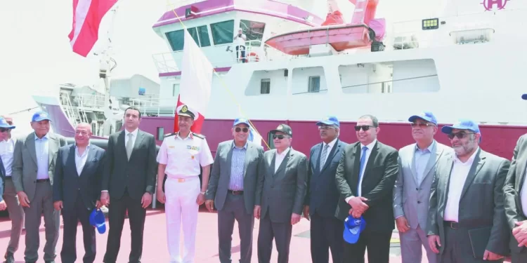 بعد‭ ‬تدشين‭ ‬قاطرتين‭ ‬بحريتين‭ ‬لصالح‭ ‬هيئة‭ ‬قناة‭ ‬السويس ‮«‬ربيع‮»‬‭: ‬تكليفات‭ ‬رئاسية‭ ‬بتطوير‭ ‬أسطول‭ ‬الصيد‭ ‬لأعالى‭ ‬البحار‭ ‬ببناء‭ ‬12‭ ‬سفينة