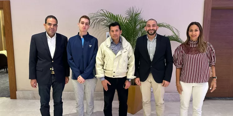 دعم لا محدود.. صبحي يشدد على وقوفه مع زكريا في مشواره العالمي بالإسكواش 1 - جريدة الجمهورية دعم لا محدود.. صبحي يشدد على وقوفه مع زكريا في مشواره العالمي بالإسكواش