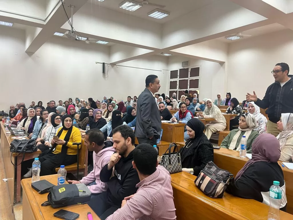 بدء الدراسة بالفصل الثاني بمركز التعليم المدمج بجامعة القاهرة بتجهيزات كاملة 3 - جريدة الجمهورية WhatsApp Image 2025 04 04 at 2.50.54 PM 2 - جريدة الجمهورية