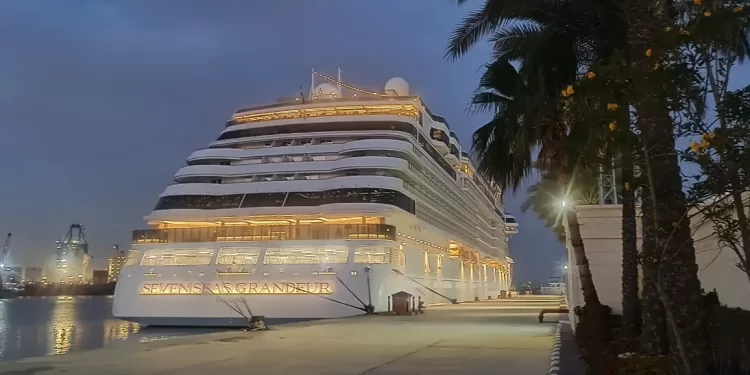 727 سائحًا على متن سفينة سياحية تزور الإسكندرية لمدة 24 ساعة