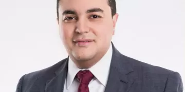 عضو مجلس إدارة الغرفة التجارية: زيارة ماكرون خطوة محورية نحو تنمية العلاقات الاقتصادية المصرية الفرنسية