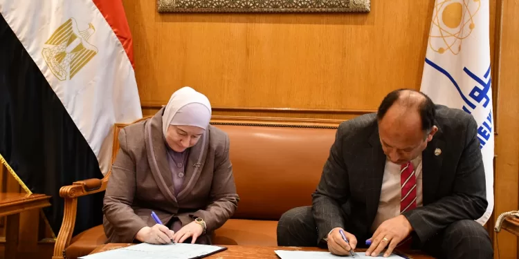 جامعة العلوم التطبيقية وجامعة حلوان توقعان مذكرة تفاهم لتعزيز التبادل الأكاديمي والبحثي