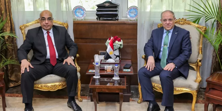 وزير العدل في ضيافة ميناء الإسكندرية: جولة تعريفية بالمنشآت والمشروعات القومية