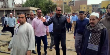 نهاية معاناة 30 عامًا.. الانتهاء من تسكين الباعة الجائلين بمزلقان العياط وفتح الطريق