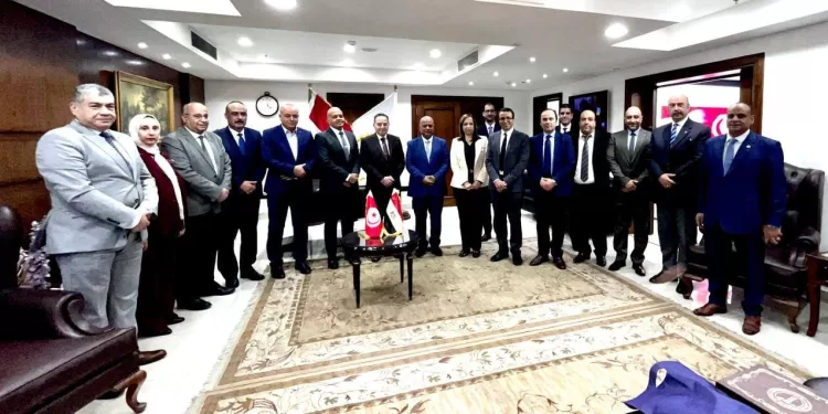 عرض تجربة ميناء الإسكندرية أمام خبراء النقل البحرى التونسيين