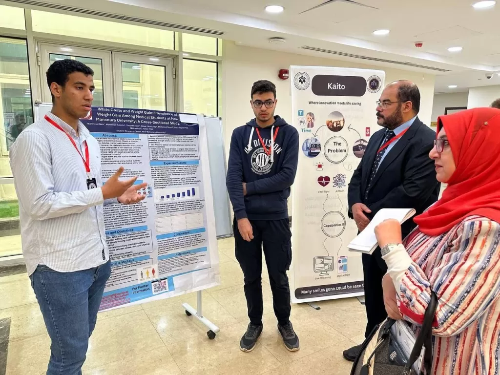 طلاب طب المنصورة الجديدة يحرزون المركز الثاني لأفضل بوستر علمي في مؤتمر المنصورة الأهلية 5 - جريدة الجمهورية WhatsApp Image 2025 04 17 at 12.55.23 PM 2 - جريدة الجمهورية