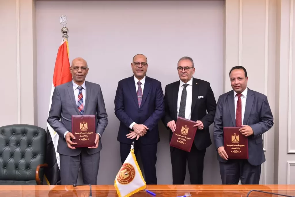وزارة العمل وغرفة الملابس توقعان بروتوكول تعاون لتأهيل الكوادر وتوفير فرص عمل جديدة 2 - جريدة الجمهورية WhatsApp Image 2025 04 17 at 5.07.43 PM 1 - جريدة الجمهورية