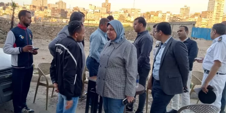 تنفيذًا للقانون.. إزالة 3 طوابق مخالفة ببرج سكني شرق الإسكندرية