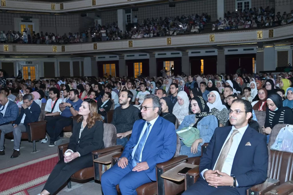 بمشاركة 1500 طالب.. رئيس جامعة القاهرة يشيد بالعرض المسرحي «حاجة تخوّف» كأداة لبناء الوعي المجتمعي 8 - جريدة الجمهورية WhatsApp Image 2025 04 23 at 8.57.36 AM - جريدة الجمهورية