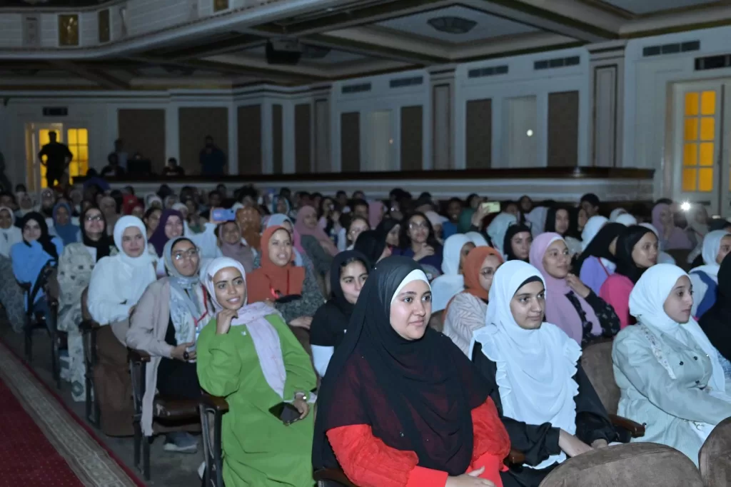 بمشاركة 1500 طالب.. رئيس جامعة القاهرة يشيد بالعرض المسرحي «حاجة تخوّف» كأداة لبناء الوعي المجتمعي 4 - جريدة الجمهورية WhatsApp Image 2025 04 23 at 8.57.39 AM 2 - جريدة الجمهورية