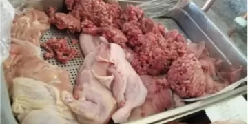 كارثة صحية.. ضبط طن ونصف لحوم ودواجن فاسدة بمخزن مطعم شهير بكرداسة
