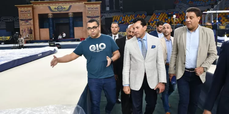 80 لاعبًا عالميًا في القاهرة.. وزير الشباب يتفقد استعدادات بطولة كأس العالم للجمباز