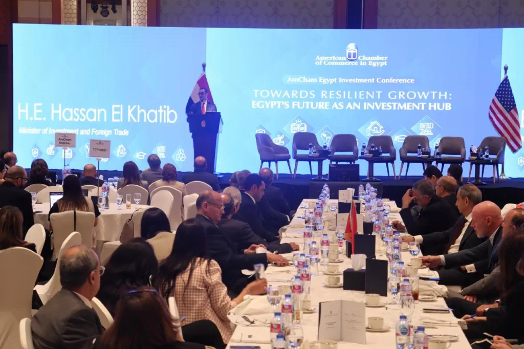 «الخطيب» يستعرض استراتيجية الدولة لجذب الاستثمارات في مؤتمر الغرفة التجارية الأمريكية 3 - جريدة الجمهورية WhatsApp Image 2025 04 29 at 9.00.38 PM - جريدة الجمهورية