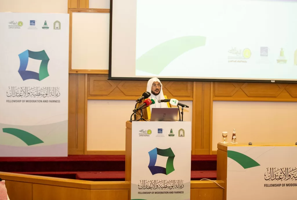 جامعة الملك عبدالعزيز تشهد تخريج الدفعة الأولى لبرنامج «زمالة الوسطية والاعتدال» 2 - جريدة الجمهورية WhatsApp Image 2025 04 30 at 6.37.24 PM 2 - جريدة الجمهورية