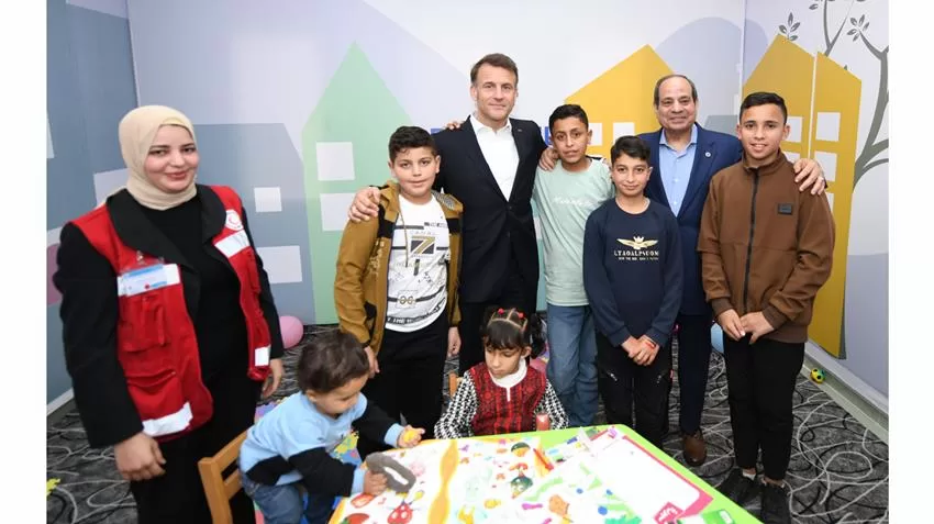 فيديو| الرئيس عبد الفتاح السيسي ونظيره الفرنسي يقومان بزيارة إلى مدينة العريش بشمال سيناء 2 - جريدة الجمهورية coverjpg - جريدة الجمهورية