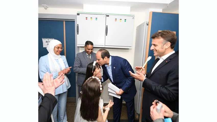 فيديو| الرئيس عبد الفتاح السيسي ونظيره الفرنسي يقومان بزيارة إلى مدينة العريش بشمال سيناء 3 - جريدة الجمهورية pp 12 jpg - جريدة الجمهورية