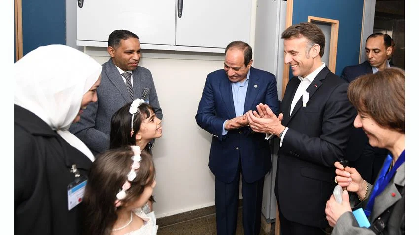 فيديو| الرئيس عبد الفتاح السيسي ونظيره الفرنسي يقومان بزيارة إلى مدينة العريش بشمال سيناء 5 - جريدة الجمهورية pp 14 jpg - جريدة الجمهورية