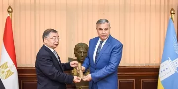 محافظ الإسكندرية وعضو المكتب السياسي للحزب الشيوعي الصيني يبحثان آفاق التعاون